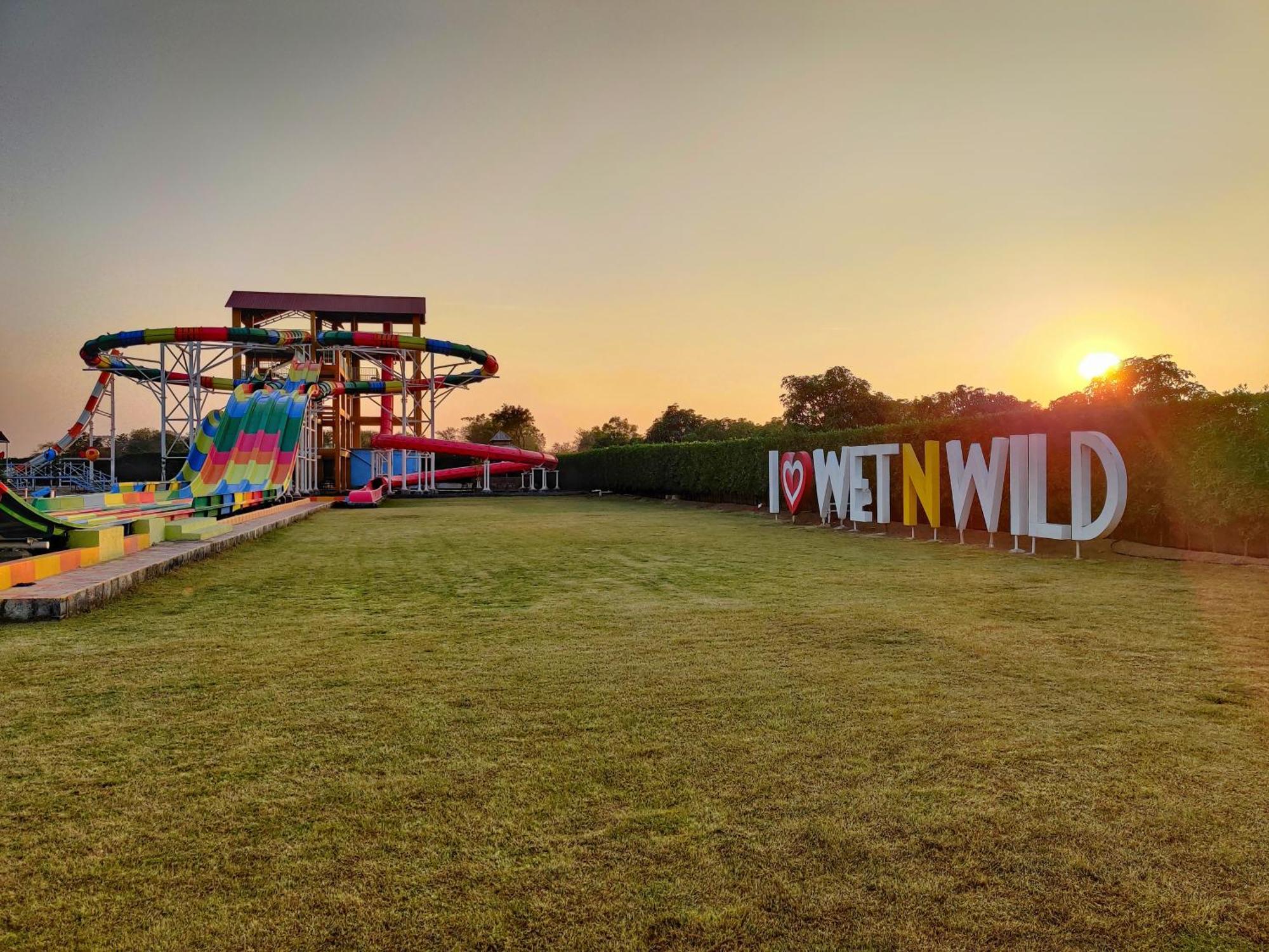 Wet N Wild Water Park & Resort Mendarda Exterior foto